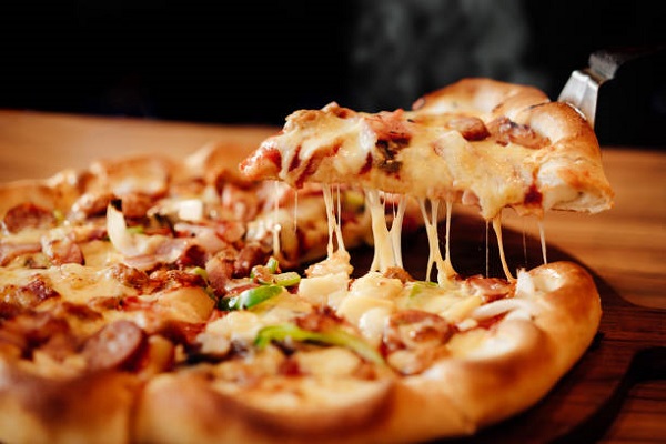Bánh pizza bao nhiêu calo? Ăn nhiều pizza có béo không? 