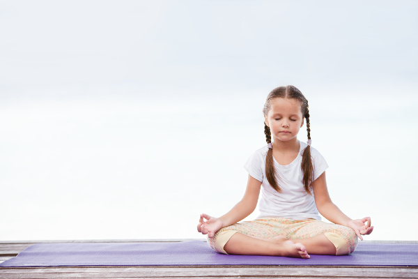 Điểm mặt 9 bài tập yoga cho trẻ em an toàn, đơn giản tại nhà